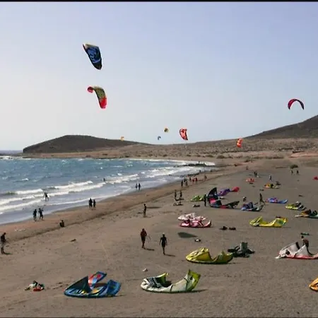 Holidays لوس أبريغوس